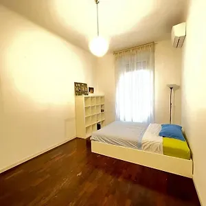 Modern Pretty Near Isola Zone Milano